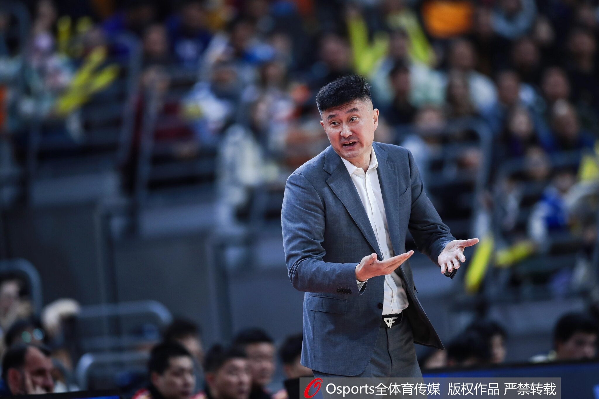 郭艾伦打趣杜锋：杜导现在是老教练了 不管输赢都面不改色心不跳